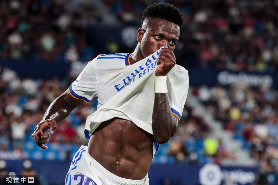 他以脚步和 他以脚步和